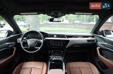 Внедорожник / Кроссовер Audi e-tron 2022 в 