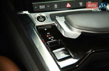 Внедорожник / Кроссовер Audi e-tron 2022 в 