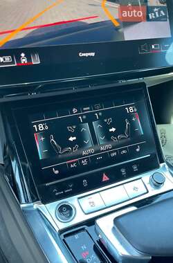 Позашляховик / Кросовер Audi e-tron 2021 в 