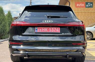 Позашляховик / Кросовер Audi e-tron 2021 в 