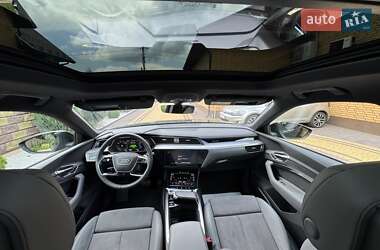 Позашляховик / Кросовер Audi e-tron 2021 в 