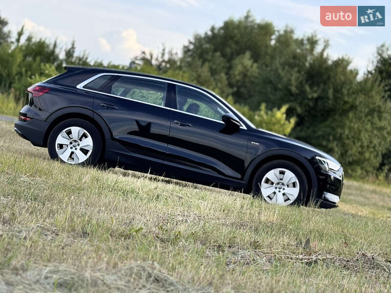 Позашляховик / Кросовер Audi e-tron 2019 в Козятині