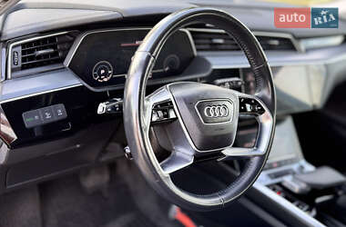 Позашляховик / Кросовер Audi e-tron 2019 в 