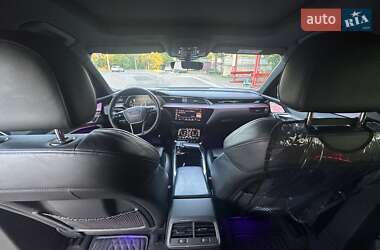 Позашляховик / Кросовер Audi e-tron 2019 в 