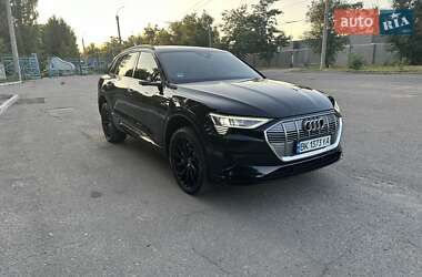 Позашляховик / Кросовер Audi e-tron 2019 в 