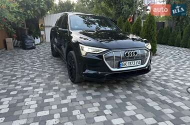 Позашляховик / Кросовер Audi e-tron 2019 в 