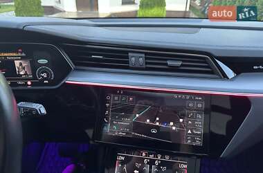 Позашляховик / Кросовер Audi e-tron 2019 в 