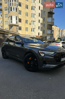 Внедорожник / Кроссовер Audi e-tron 2019 в 