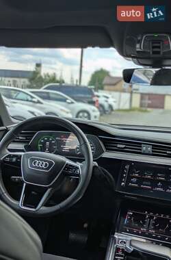 Внедорожник / Кроссовер Audi e-tron 2022 в 