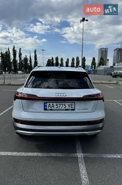 Внедорожник / Кроссовер Audi e-tron 2019 в 