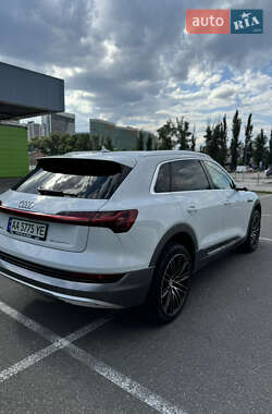 Внедорожник / Кроссовер Audi e-tron 2019 в 