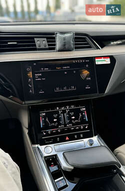 Внедорожник / Кроссовер Audi e-tron 2019 в 