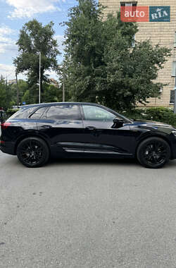 Позашляховик / Кросовер Audi e-tron 2021 в 
