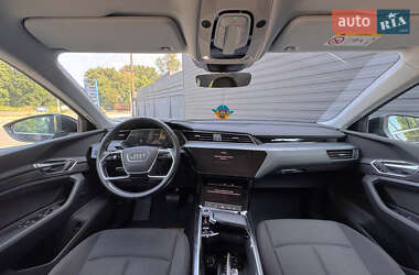 Позашляховик / Кросовер Audi e-tron 2021 в 