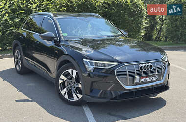 Позашляховик / Кросовер Audi e-tron 2021 в 