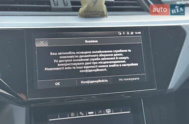 Позашляховик / Кросовер Audi e-tron 2021 в 