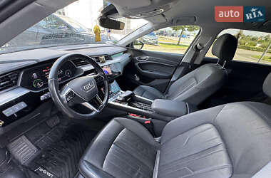 Позашляховик / Кросовер Audi e-tron 2021 в 