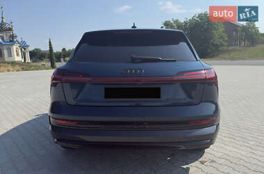 Позашляховик / Кросовер Audi e-tron 2019 в 