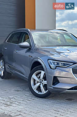 Внедорожник / Кроссовер Audi e-tron 2021 в 