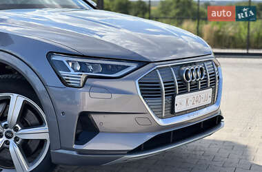 Внедорожник / Кроссовер Audi e-tron 2021 в 