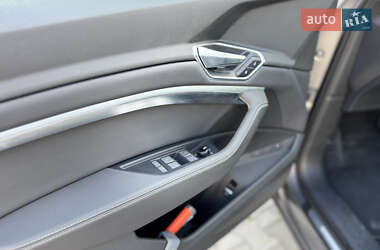 Внедорожник / Кроссовер Audi e-tron 2021 в 