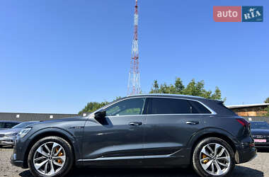 Внедорожник / Кроссовер Audi e-tron 2022 в 