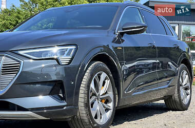 Внедорожник / Кроссовер Audi e-tron 2022 в 