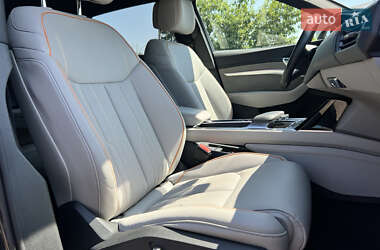 Внедорожник / Кроссовер Audi e-tron 2022 в 