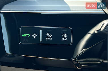 Внедорожник / Кроссовер Audi e-tron 2022 в 