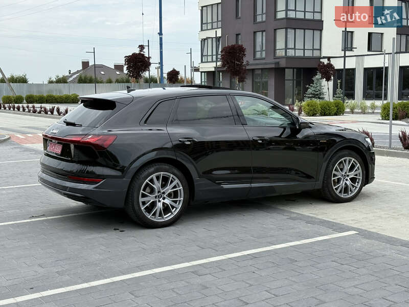 Позашляховик / Кросовер Audi e-tron 2020 в Городку