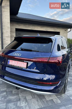 Позашляховик / Кросовер Audi e-tron 2020 в 
