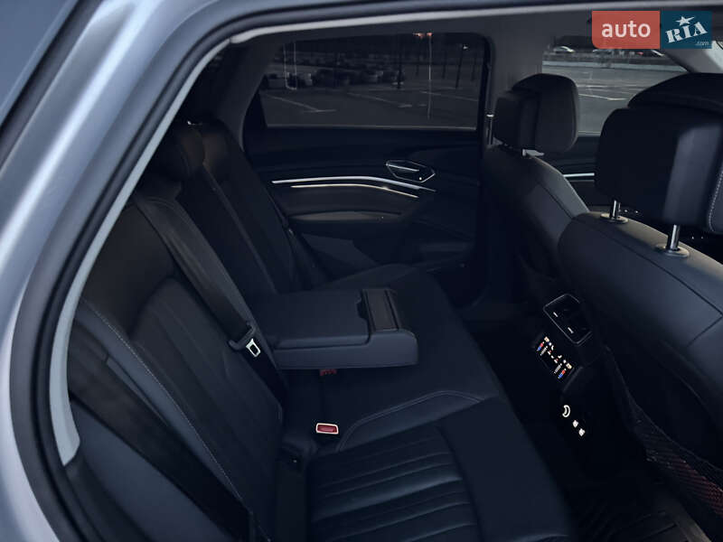 Позашляховик / Кросовер Audi e-tron 2019 в Києві