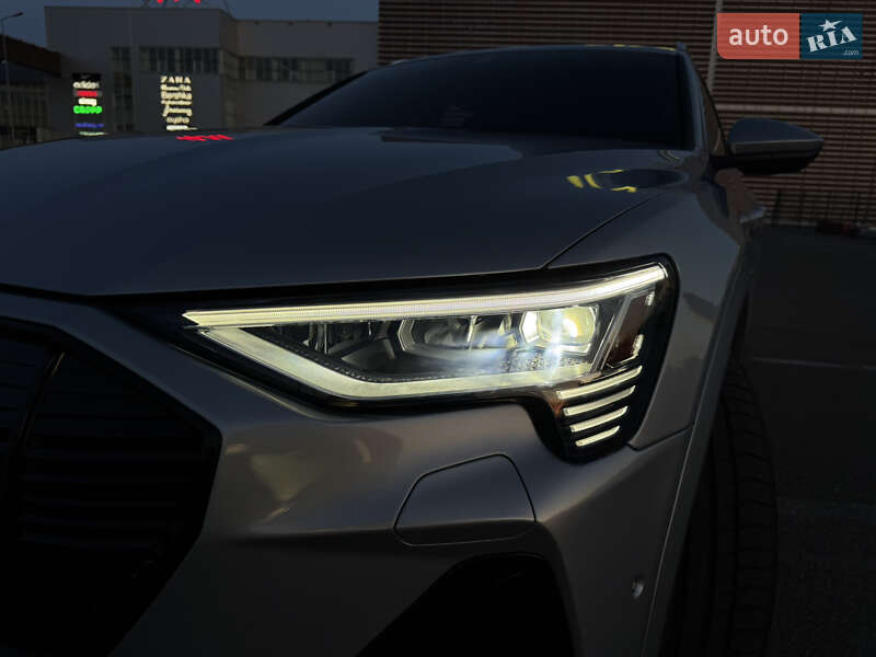 Позашляховик / Кросовер Audi e-tron 2019 в Києві