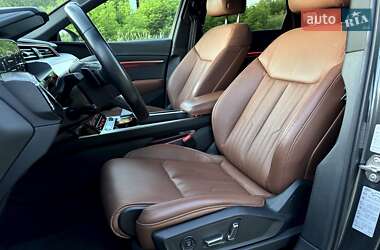 Позашляховик / Кросовер Audi e-tron 2022 в 