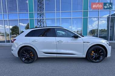 Внедорожник / Кроссовер Audi e-tron 2020 в 
