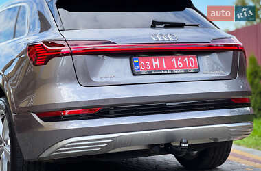 Позашляховик / Кросовер Audi e-tron 2020 в 
