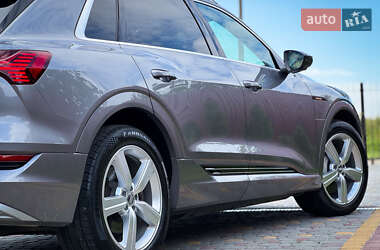 Позашляховик / Кросовер Audi e-tron 2020 в 