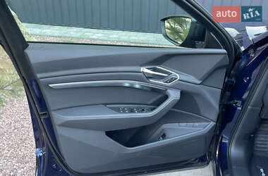 Внедорожник / Кроссовер Audi e-tron 2021 в 