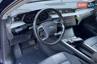 Внедорожник / Кроссовер Audi e-tron 2021 в 