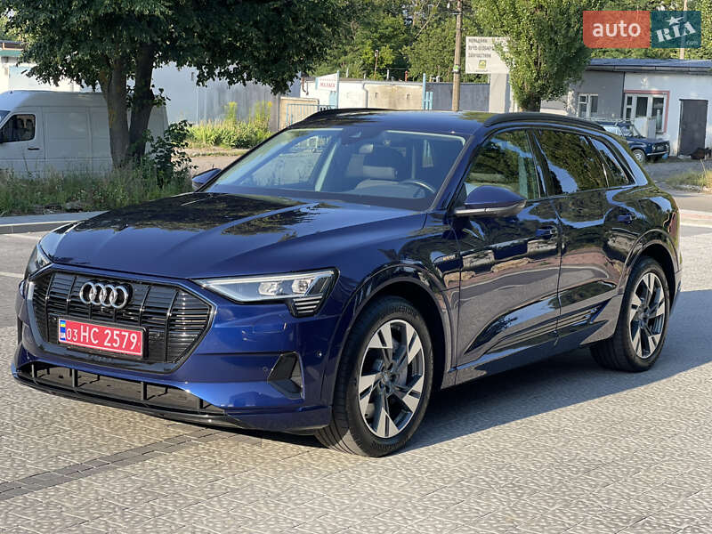 Внедорожник / Кроссовер Audi e-tron 2021 в 