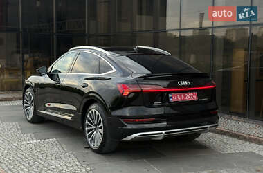 Внедорожник / Кроссовер Audi e-tron 2022 в 