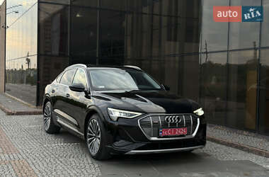 Внедорожник / Кроссовер Audi e-tron 2022 в 