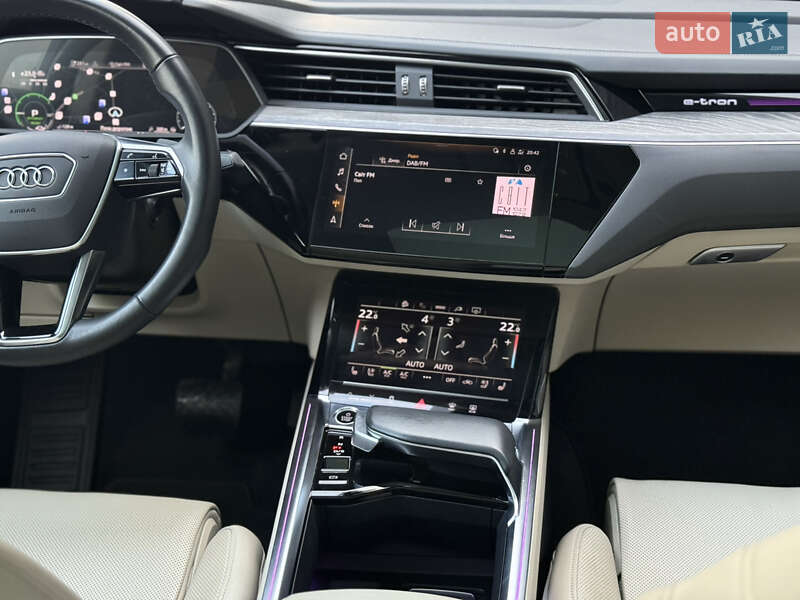 Позашляховик / Кросовер Audi e-tron 2022 в Мукачевому