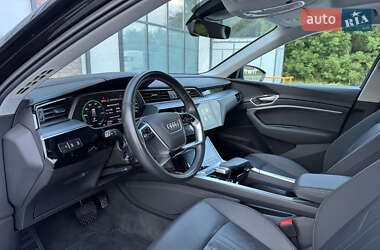 Внедорожник / Кроссовер Audi e-tron 2020 в 
