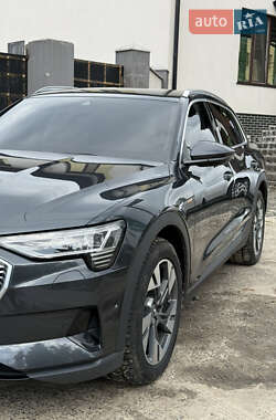 Позашляховик / Кросовер Audi e-tron 2020 в 