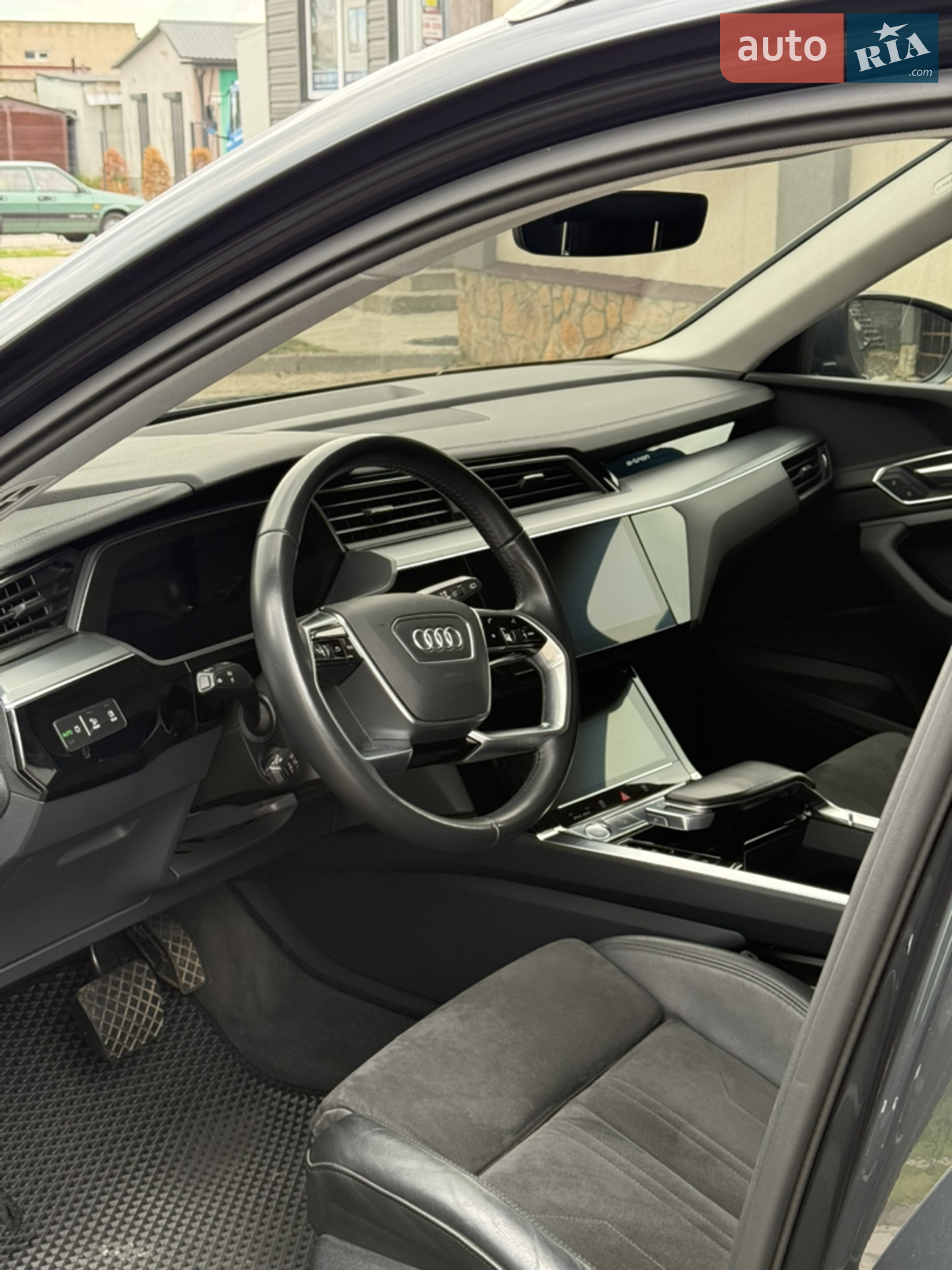 2020 Audi e-tron - мініатюра 9