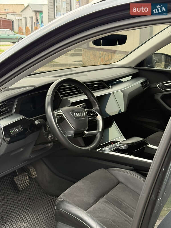 Внедорожник / Кроссовер Audi e-tron 2020 в Вараше фото 9 Внедорожник / Кроссовер Audi e-tron 2020 в Вараше