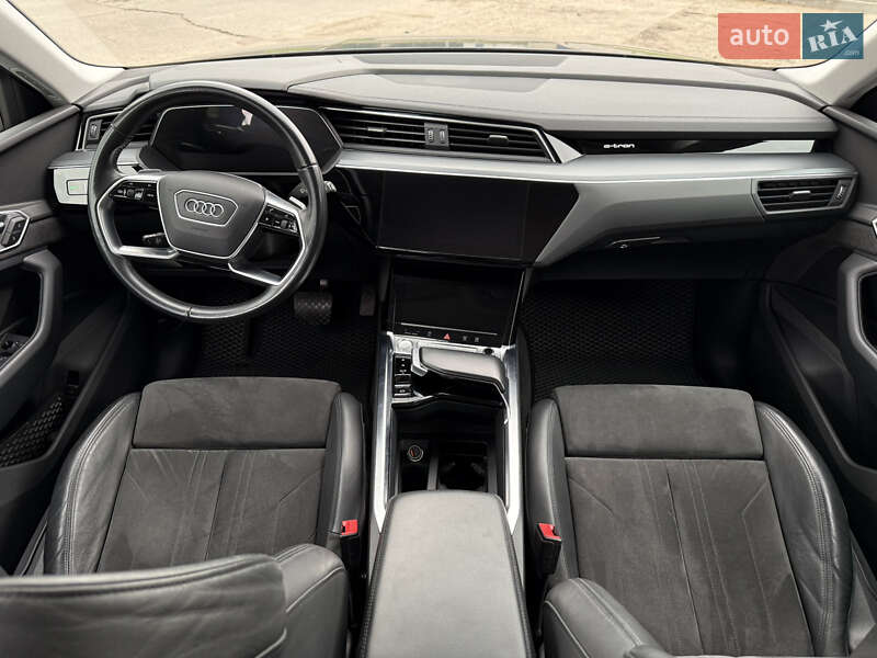 Внедорожник / Кроссовер Audi e-tron 2020 в Вараше фото 10 Внедорожник / Кроссовер Audi e-tron 2020 в Вараше