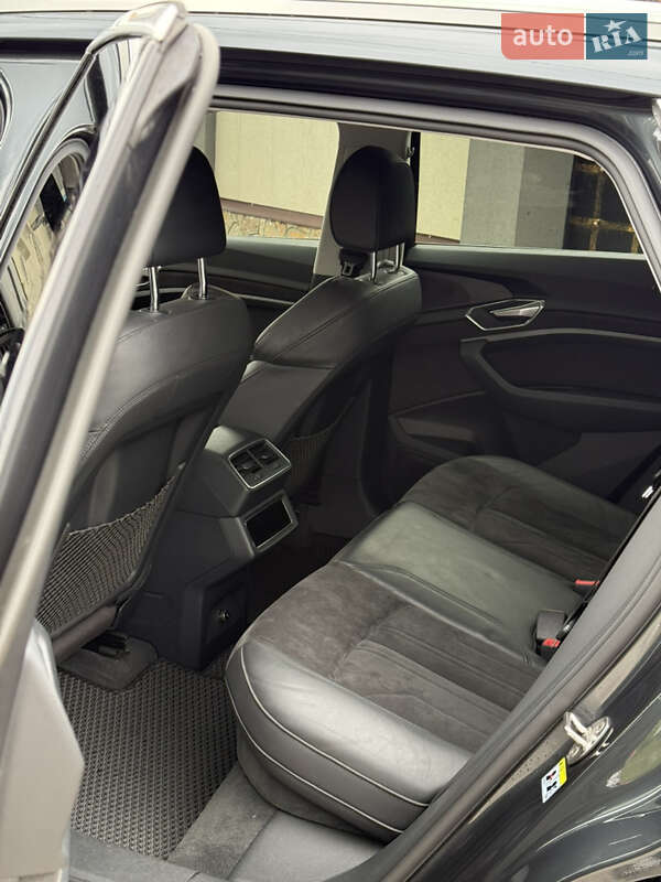 Внедорожник / Кроссовер Audi e-tron 2020 в Вараше фото 14 Внедорожник / Кроссовер Audi e-tron 2020 в Вараше