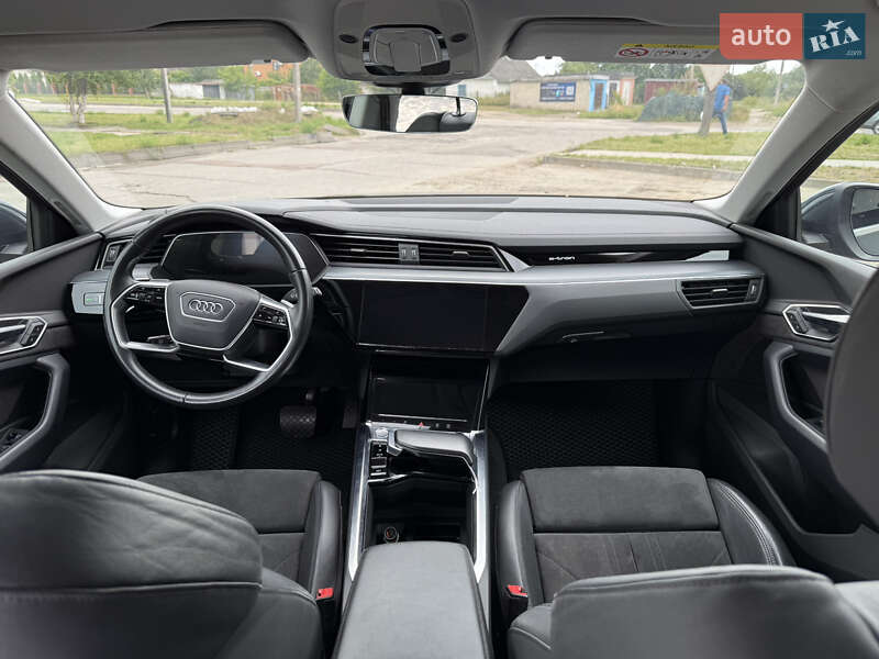 Внедорожник / Кроссовер Audi e-tron 2020 в Вараше фото 12 Внедорожник / Кроссовер Audi e-tron 2020 в Вараше